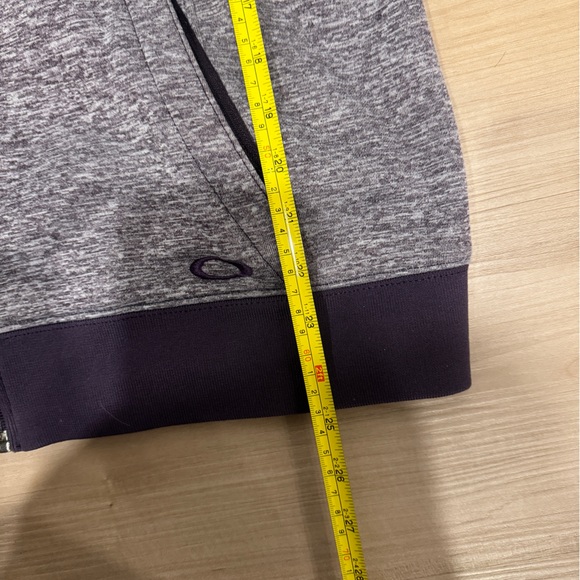 Oakley performance Hoodie Jacket Full Zip Women’s Size M Purple Over Easy DWR - Picture 9 of 9